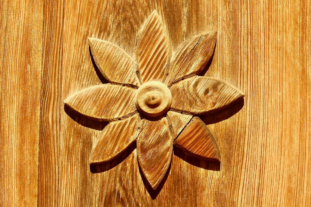 8 petalled door